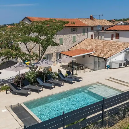 Villa Verde Visnjan فيلة *